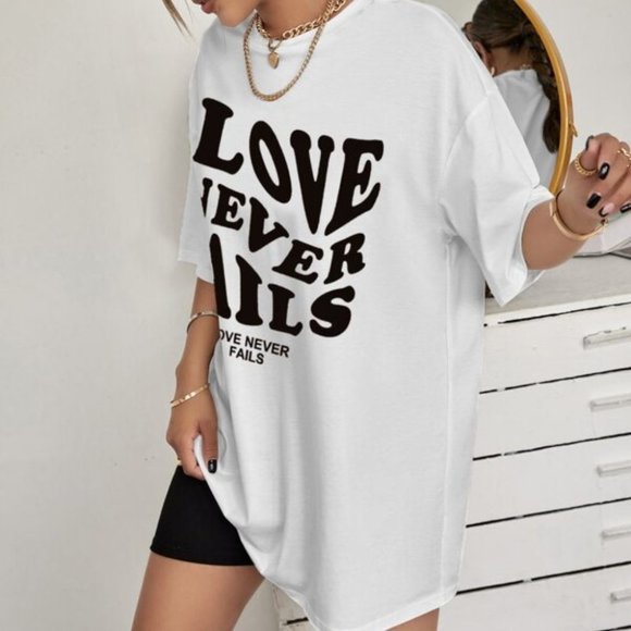 LOVE NEVER FAILS OVERSIZED TEE WHITE - Picture 4 of 5